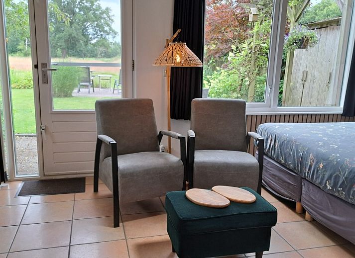 Comfortabele slaapkamer in bed & breakfast DE DOBBE in Glimmen, Groningen met modern interieur.
