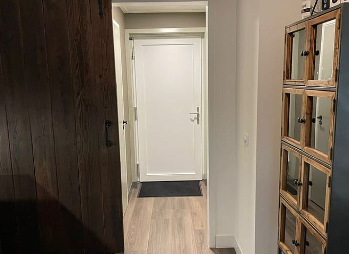 Moderne douche in Vakantiehuisje in Noordwijk, Zuidwest Groningen.