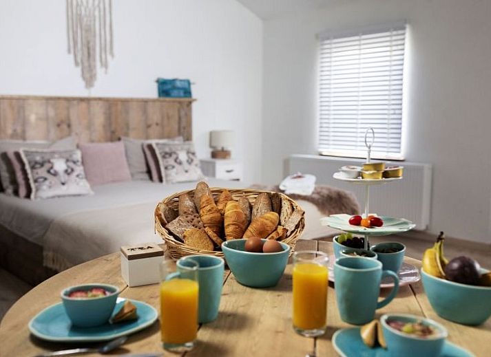 Geniessen Sie ein gemuetliches Schlafzimmer im Bed & Wellness Het Gelukshuis in Stevensweert, Limburg.