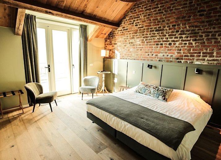 Rural setting at Hof van Kleeberg, Kleeberg, South Limburg, with grazing cows in nature.