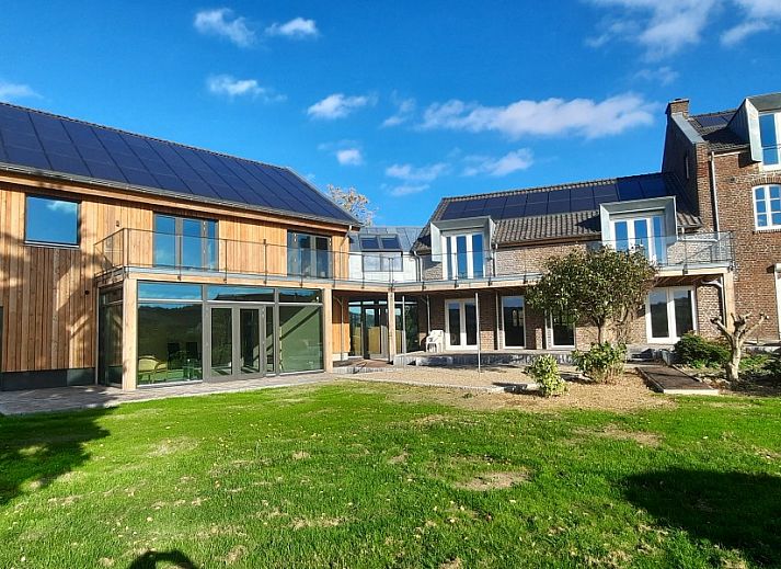 Stylish kitchen in Hof van Kleeberg, Kleeberg, South Limburg, vacation home with modern interior.