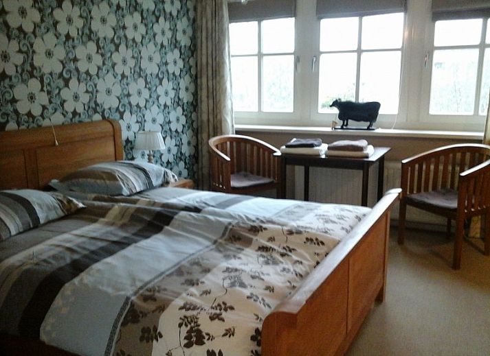 Knusse binnenruimte van B&B bij Kaat in Liessel, De Peel, met een gezellige bar en eetgedeelte.