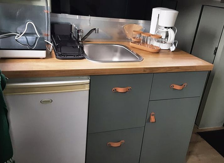 Historische trein bij Vakantiehuisje in Liempde, Noord Brabant, omgeven door serene natuur en rustgevende omgeving.