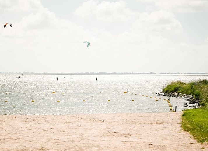 Stijlvolle decoratie in Vakantiehuis in Schellinkhout, ideaal voor een ontspannen verblijf.