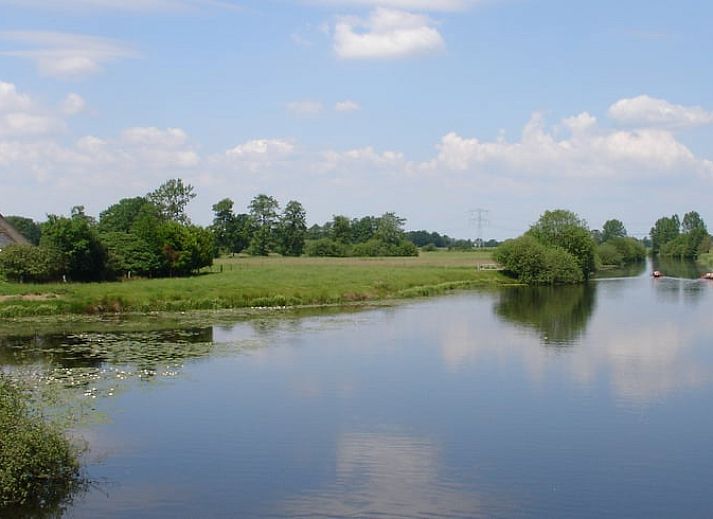 Luchtfoto van Vakantiehuis in Hellendoorn te midden van groene natuur in Salland, Overijssel.