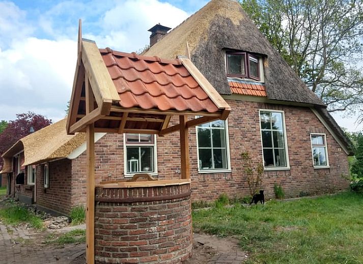 Luchtfoto van Vakantiehuis in Hellendoorn te midden van groene natuur in Salland, Overijssel.