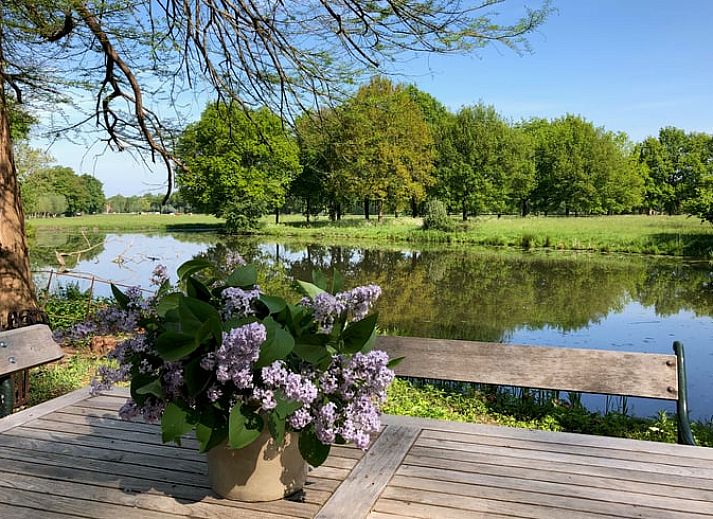 Vacation cottage in Driebergen-Rijsenburg, Utrechtse Heuvelrug, with historic castle view.