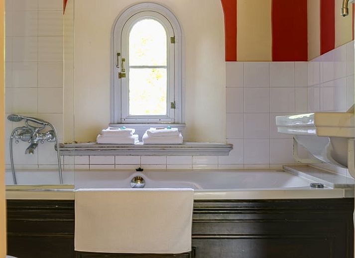 Porch overlooking pond at Holiday Home in Driebergen-Rijsenburg, Utrechtse Heuvelrug, Utrecht.