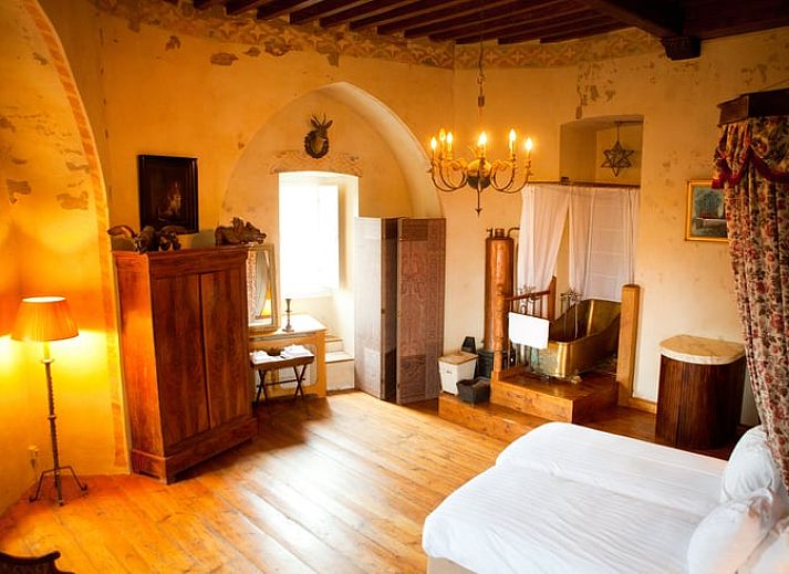 Vakantiehuis in Driebergen, een kasteelachtige bed and breakfast op de Utrechtse Heuvelrug, omringd door groene natuur.