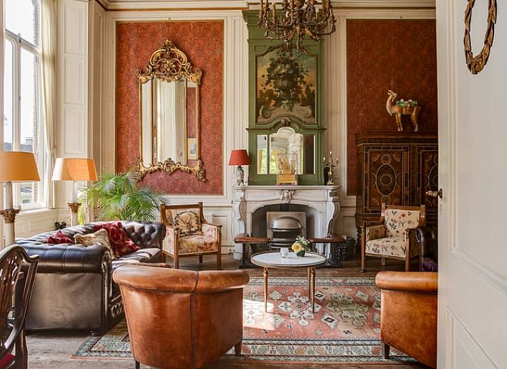 Uitzicht op de toren van Vakantiehuis in Driebergen, gelegen in een bosrijke omgeving op de Utrechtse Heuvelrug.