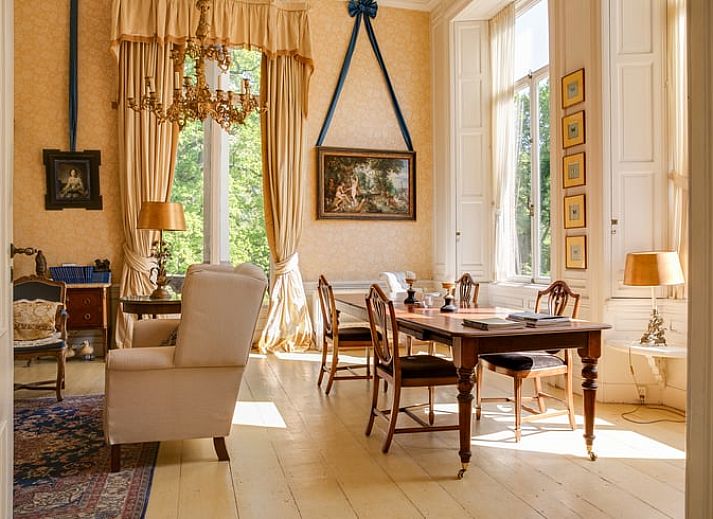 Uitzicht op de toren van Vakantiehuis in Driebergen, gelegen in een bosrijke omgeving op de Utrechtse Heuvelrug.