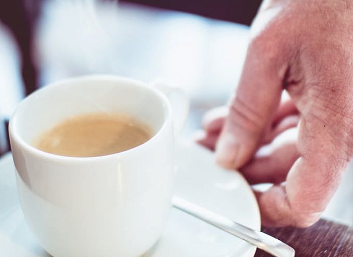 Stijlvolle badkamerdeur in Vakantiehuis in Oudewater, Utrecht. Comfort en privacy verzekerd.