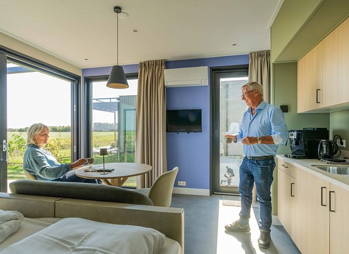 Modern lodge with terrace and garden at Buitenplaats Hotel, bed and breakfast in Ellemeet, Schouwen-Duiveland, Zeeland.