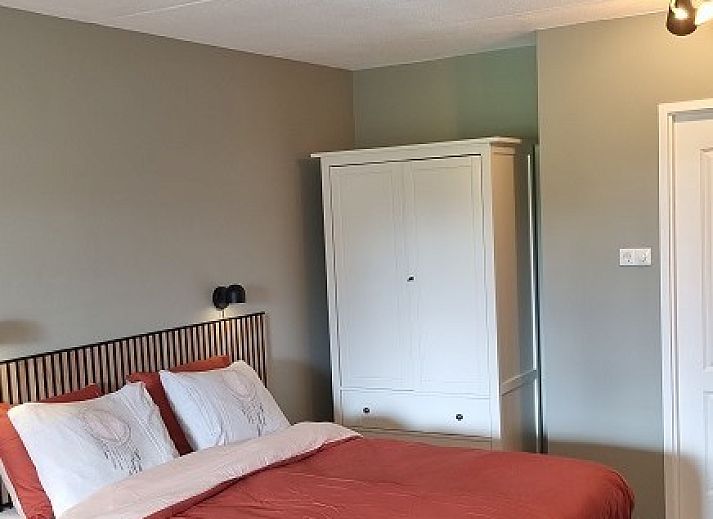 Pittoreske molen nabij DE DIJK bed and breakfast in Zuid-Beijerland, omgeven door natuur.