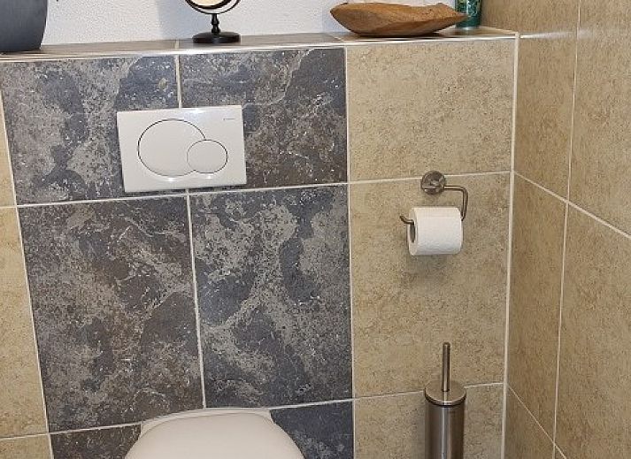 Veerpont over rivier in Zuid-Beijerland, dichtbij DE DIJK bed and breakfast, een uniek verblijf.