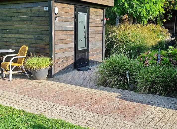 Veerpont over rivier in Zuid-Beijerland, dichtbij DE DIJK bed and breakfast, een uniek verblijf.