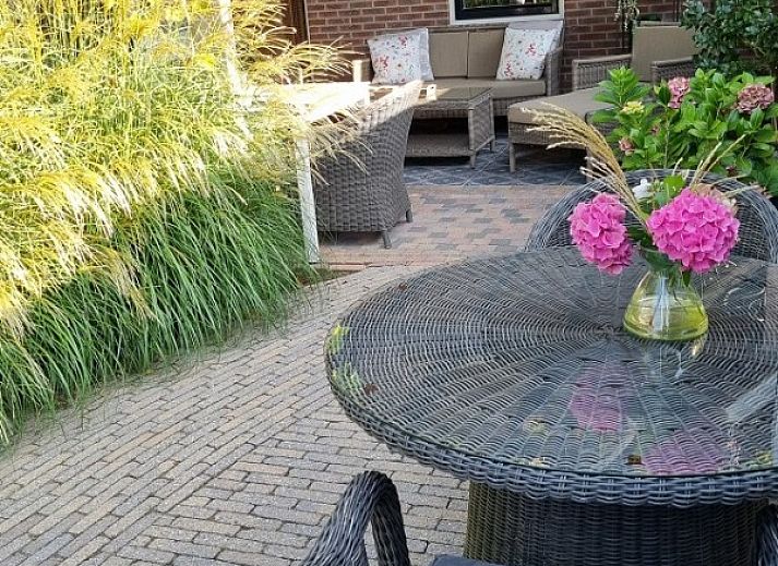 Veerpont over rivier in Zuid-Beijerland, dichtbij DE DIJK bed and breakfast, een uniek verblijf.