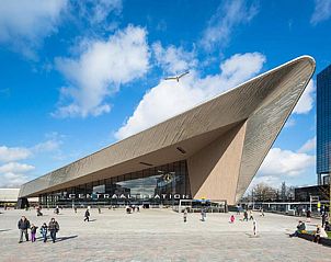 Iconisch Centraal Station nabij Alberti - Bed & Bike, bed and breakfast in Rotterdam, Zuid-Holland.
