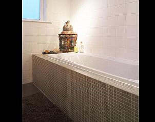 Elegant bad in Alberti - Bed & Bike, bed and breakfast in Rotterdam, Zuid-Holland.