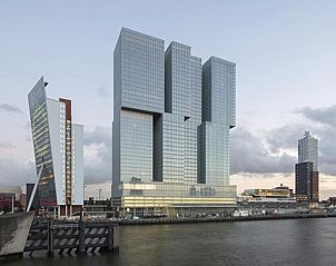 Moderne skyline van Rotterdam nabij Alberti - Bed & Bike, bed and breakfast in Rotterdam, Zuid-Holland.