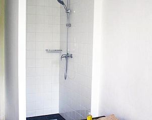 Stijlvolle douche in Bed & Breakfast Walenburg, Rotterdam, Zuid-Holland.