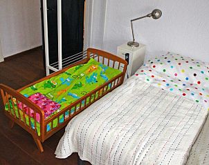 Kinderbed naast eenpersoonsbed in Bed & Breakfast Walenburg, Rotterdam.