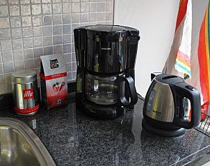 Koffie- en theefaciliteiten in de keuken van Bed & Breakfast Walenburg, Rotterdam.