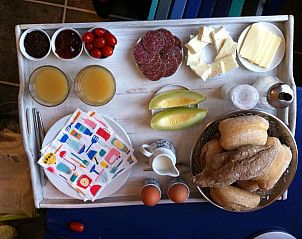 Uitgebreid ontbijt bij Bed & Breakfast Walenburg, Rotterdam, Zuid-Holland.