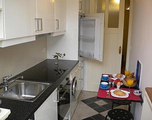 Gezellige keuken met ontbijt bij Bed & Breakfast Maria in Rotterdam, perfect voor een goede start.