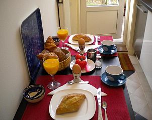 Heerlijk ontbijt geserveerd bij Bed & Breakfast Maria in Rotterdam, een smakelijke ervaring.