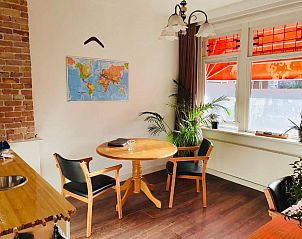 Eethoek in Imagine My B&B Rotterdam, perfect voor een ontspannen ontbijt.
