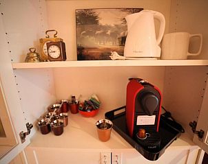 Koffie- en theefaciliteiten op de kamer van B&B de Singel, Utrecht. Gastvrije bed and breakfast in Utrecht eo.