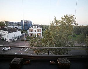 Uitzicht op de singel vanuit B&B de Singel, Utrecht. Geniet van de omgeving in deze bed and breakfast.