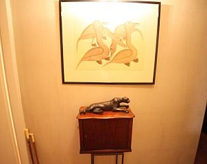 Stijlvolle hal met kunst in B&B de Singel, Utrecht. Unieke bed and breakfast in Utrecht eo.