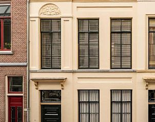 Historische deurknop bij B&B Zocher6 in Utrecht, een detail van de authentieke sfeer.