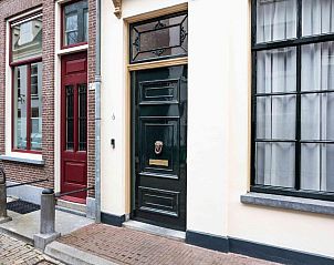 Moderne woonkamer van B&B Zocher6 in Utrecht, een comfortabele binnenruimte.