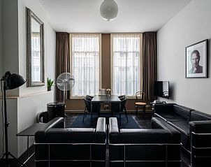 Slaapkamer in B&B Zocher6, Utrecht, met een comfortabele inrichting en moderne voorzieningen.