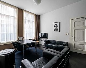 Koffiezetapparaat en servies in B&B Zocher6, Utrecht, voor een heerlijk begin van de dag.