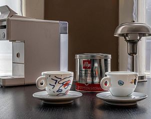 Ruime kastopslag in B&B Zocher6, Utrecht, met handige indeling voor gasten.