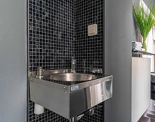 Koffie- en theefaciliteiten in B&B Zocher6, Utrecht, voor een comfortabele start van de dag.