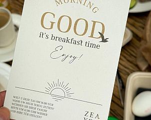 Ontbijtkaart in B&B de Lijsterhof, Domburg, Walcheren, uitnodigende bed and breakfast sfeer in Zeeland.