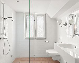 Stijlvolle badkamer in B&B de Lijsterhof, Domburg, Walcheren, moderne bed and breakfast faciliteiten in Zeeland.