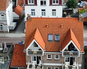 Leeskast met tijdschriften in Bed & Breakfast Huys aan zee, Domburg.