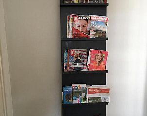 Bord met naam Bed & Breakfast Huys aan zee in Domburg, Walcheren.