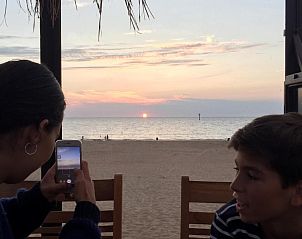 Strandzicht bij zonsondergang in de buurt van Bed & Breakfast Zeeland, Noordwelle.
