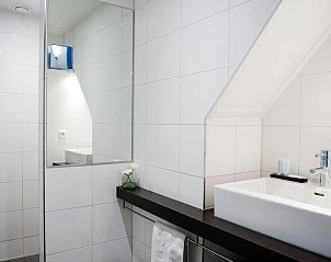 Moderne badkamer bij Bed en Brood - Veere, stijlvol verblijf in Walcheren, Zeeland