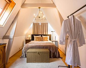 Gezellige slaapkamer met dakraam in B&B Parijs aan de Kaai, Walcheren.