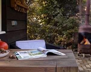 Terras met open haard bij Vakantiehuisje in Heerde, Veluwe, Gelderland.