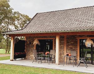Ruime veranda bij Vakantiehuis in Stroe, Veluwe, Gelderland.