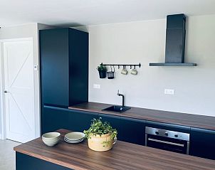 Moderne keuken van Huisje in Overdinkel, een stijlvolle bed and breakfast in Twente, voorzien van alle gemakken.